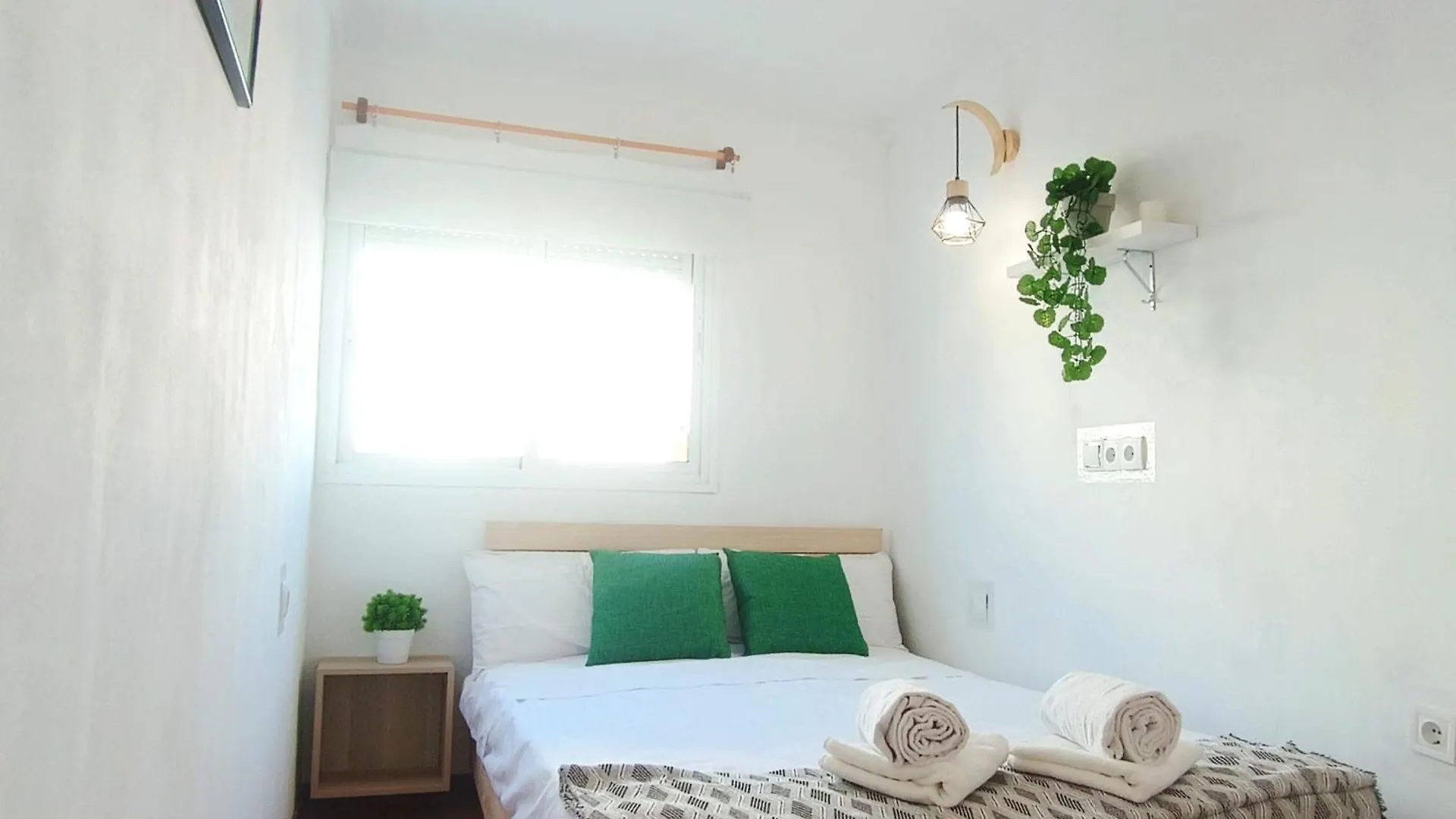 Habitacion Cama Matrimonio Piso Compartido Torremolinos